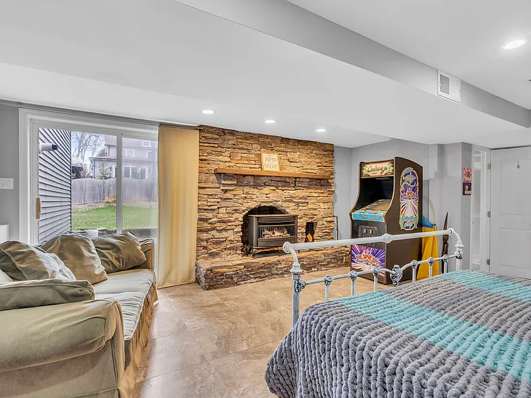 607 Wildwood Rd — Photo 37