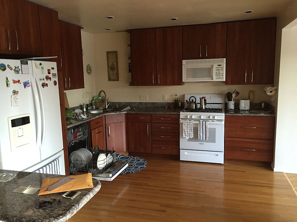 House recently remoddled with all new kitchen appliances inc