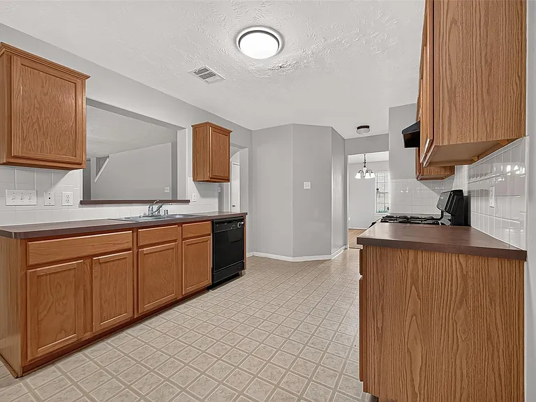 10031 Magnolia Way — Photo 14