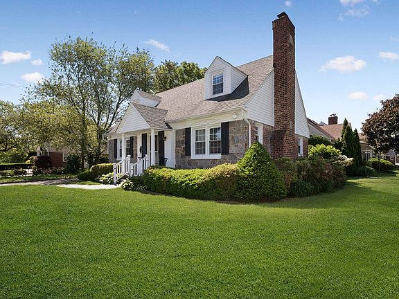 4th image of 70 Laurel Dr
