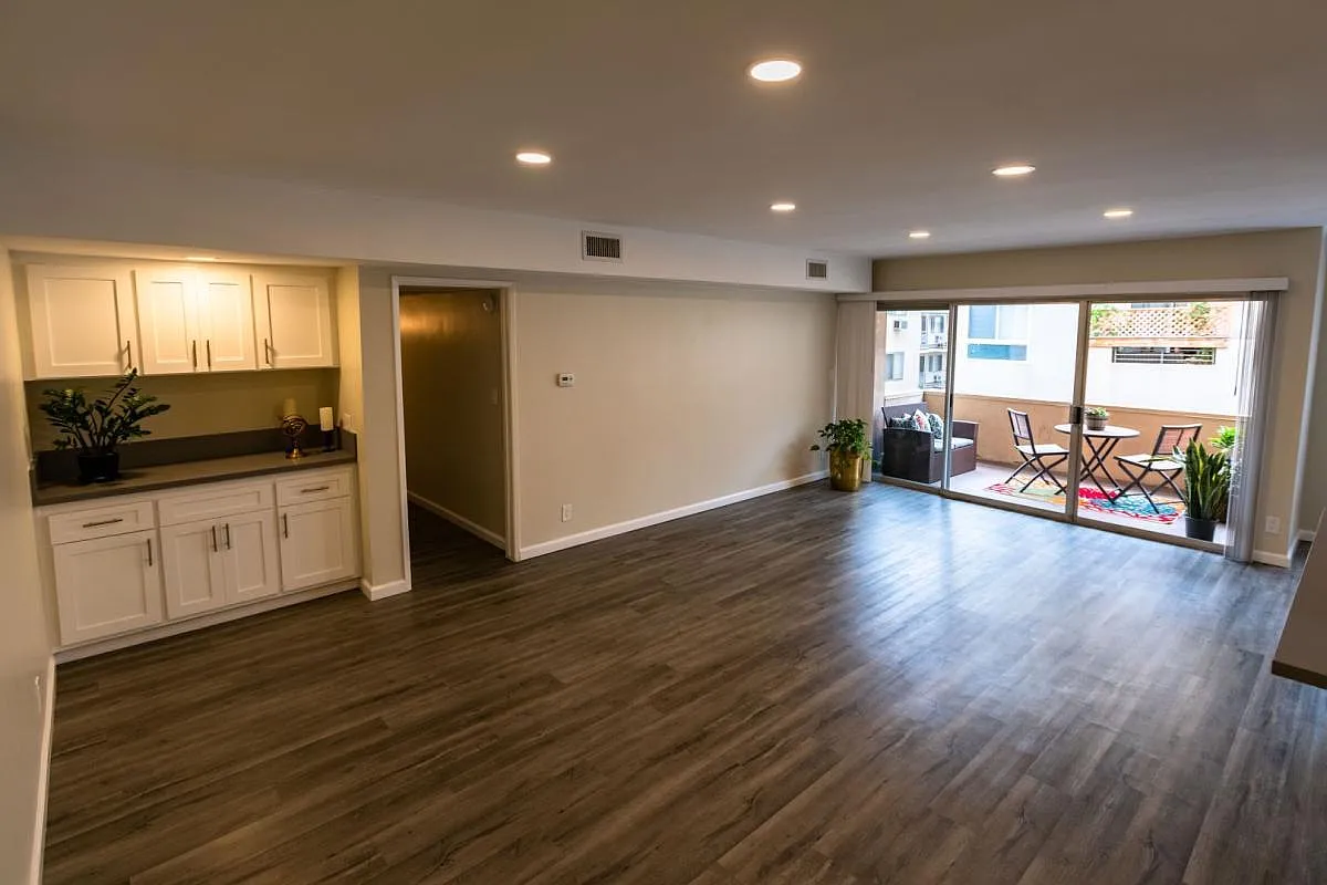 7244 Hillside Ave — Photo 3