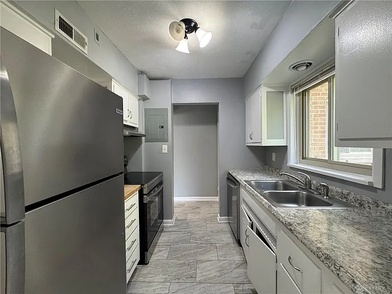 2358 S Patterson Blvd #6 — Photo 5