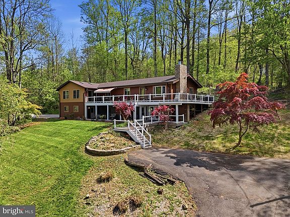 3rd image of 648 Creek Rd