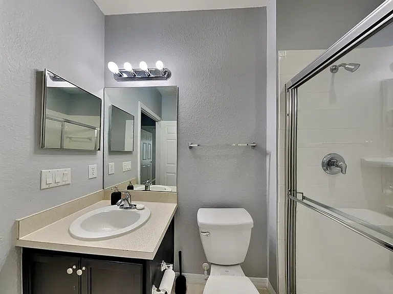 2550 Grand Central Pkwy #11 — Photo 12