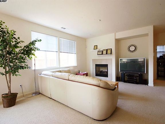 4th image of 22961 Amador St
