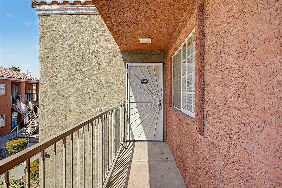 2 bed, 2.0 bath, 974 sqft, $1,195 — Photo 4