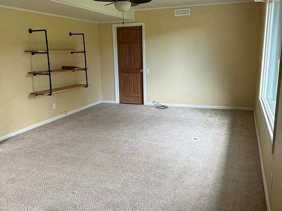 3rd image of 820 1/2 Montana Ave