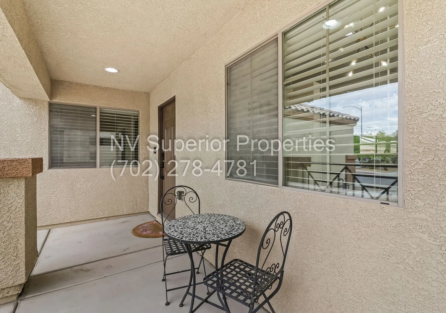 Single Story! Solar Panels! Three Car Garage!! No Carpet! — Photo 4