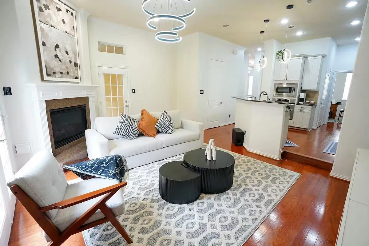 4 bed, 3.5 bath, 2935 sqft, $4,000 — Photo 3