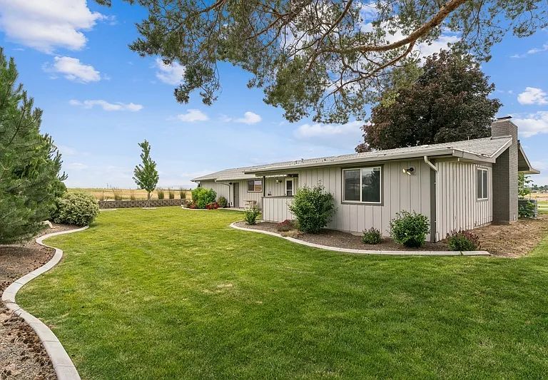 10996 Willis Rd — Photo 39