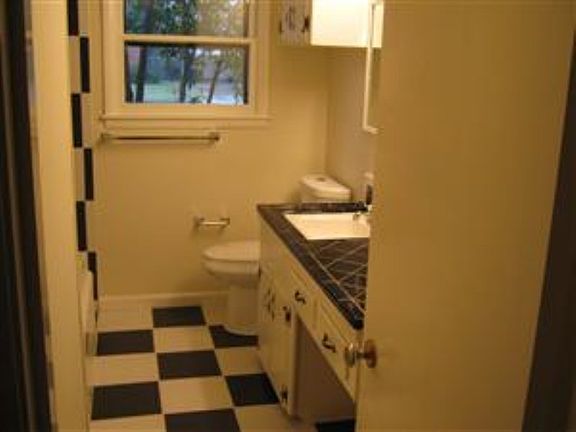 4th image of 353 Bedford Ct E