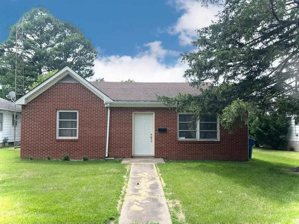 609 N Hickman St, Benton, IL 62812