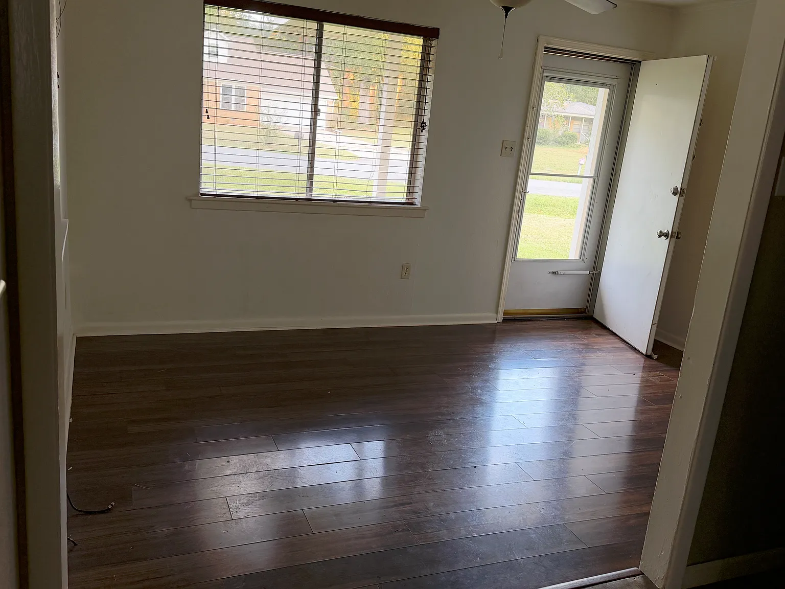 2 bed, 700 sqft, $975 — Photo 2