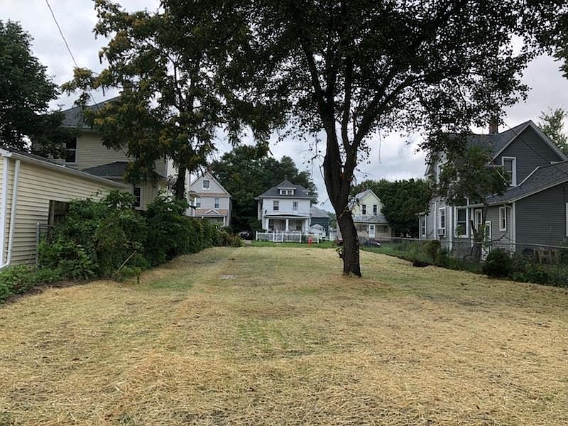2nd image of 621 43rd St