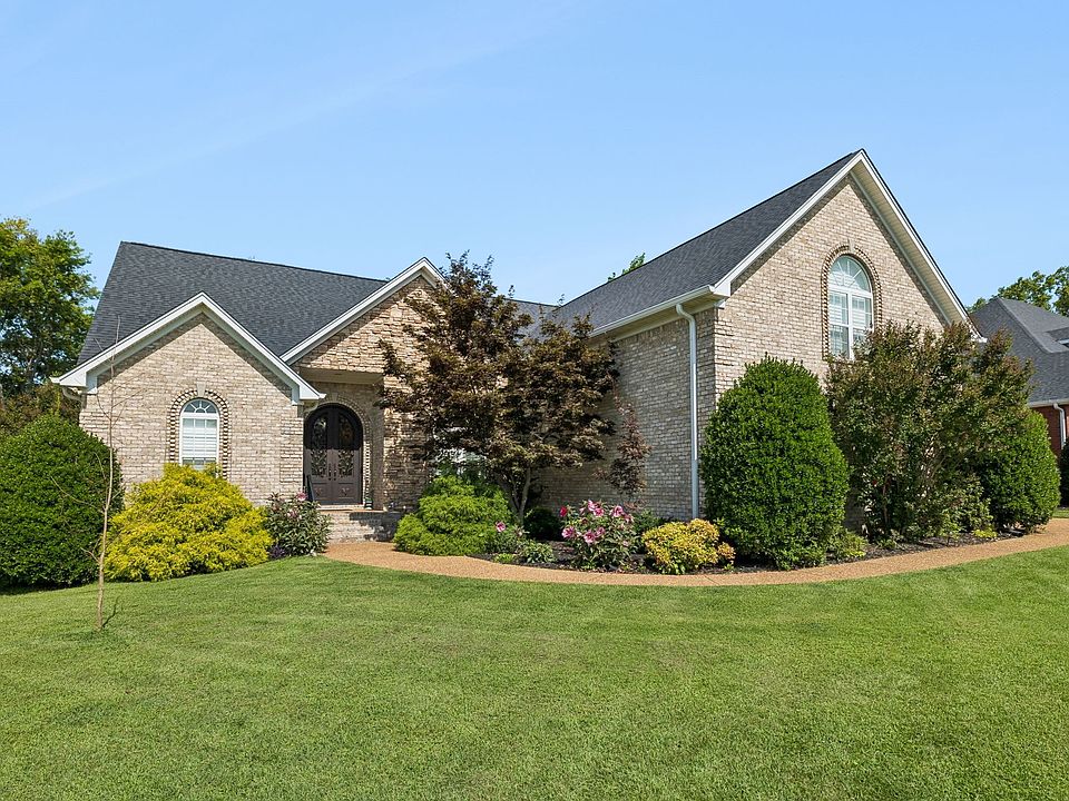 1st image of 402 Five Oaks Blvd