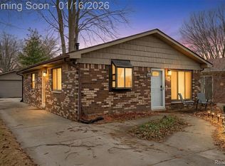 39435 Prentiss St, Harrison Township, MI