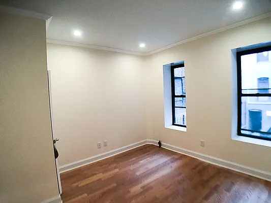 Rented by Francine Realty | media 18