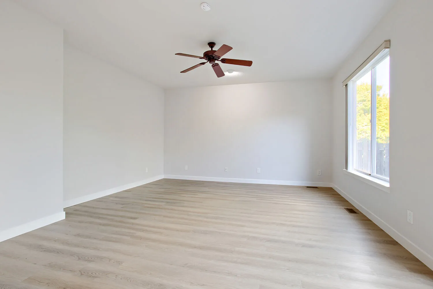 3 bed, 2.5 bath, 1710 sqft, $2,500 — Photo 4