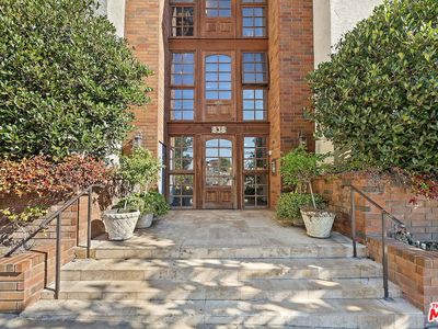 838 S Barrington Ave APT 203, Los Angeles, CA, 90049