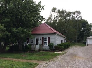 606 E Chestnut St, Gillespie, IL 62033