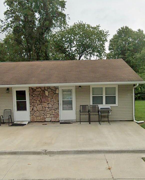 1st image of 225 Steven St APT F