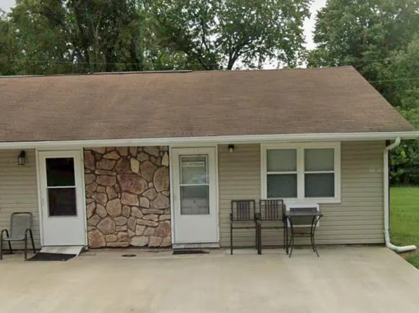 225 Steven St APT F, Carmi, IL 62821