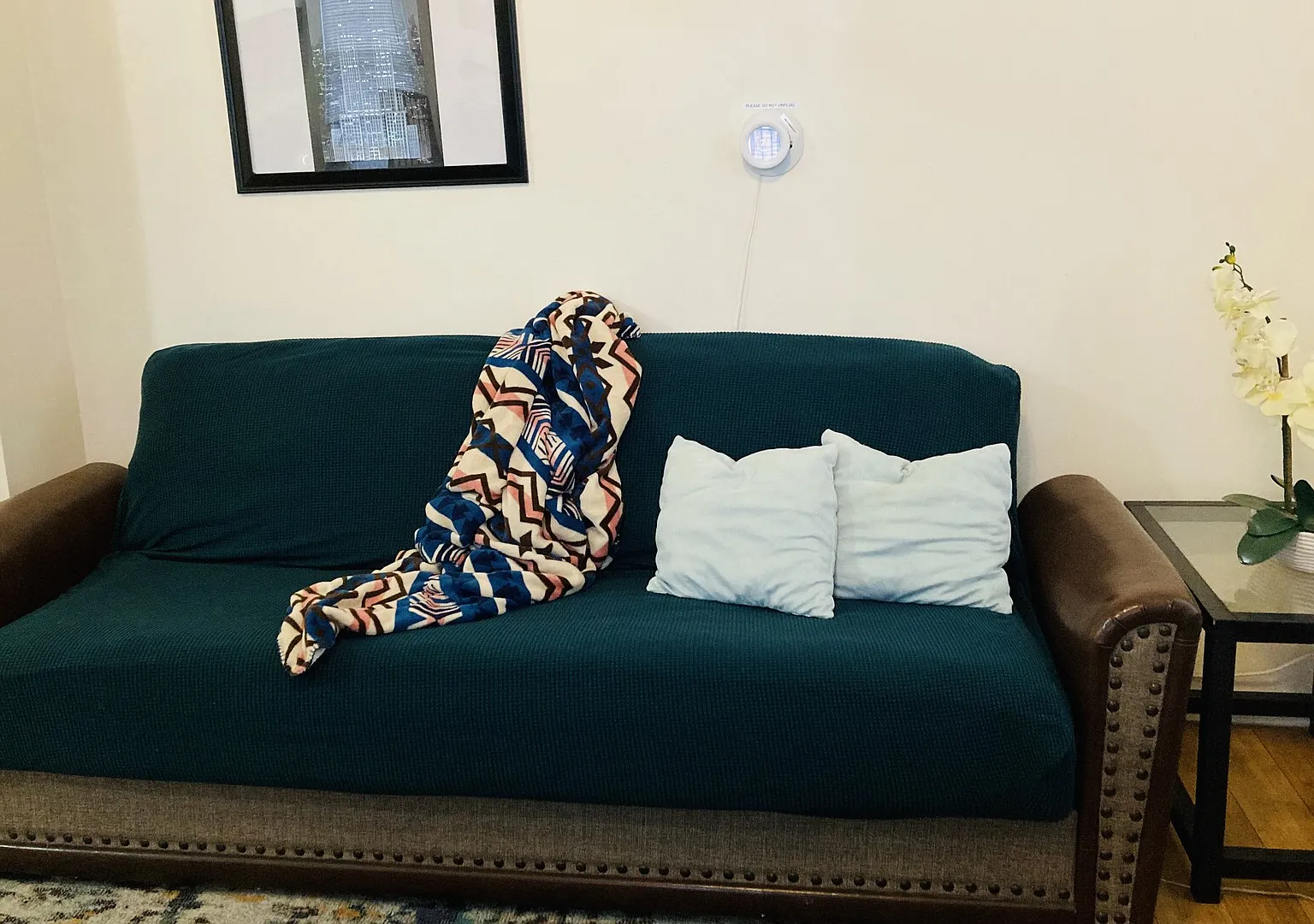 Lovely 2-BR Apt in a Private House - 2nd Floor with On-site Parking — Photo 1