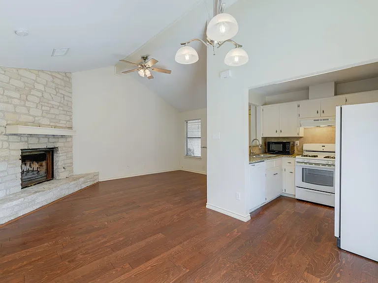 1802 Rawhide Dr #B — Photo 2