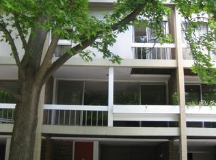 11522 Maple Ridge Rd, Reston, VA 20190