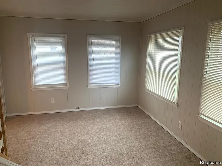 34432 Donnelly St — Photo 12