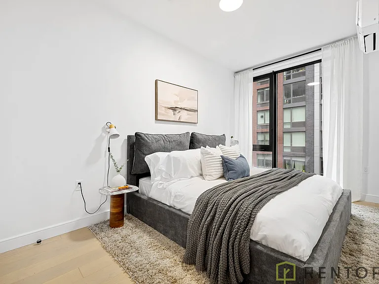 555 W 45th St #701D — Photo 13