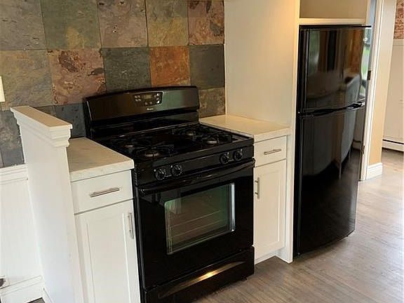 3rd image of 8835 Sheridan Dr