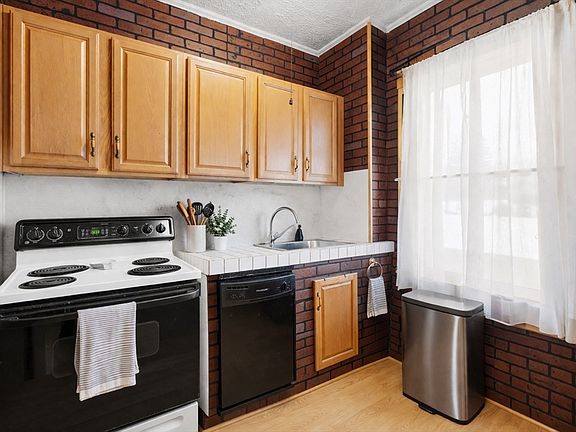 4th image of 53 Gifford Ave