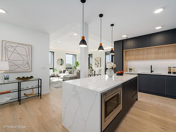 5th image of 2354 W Farragut Ave #304