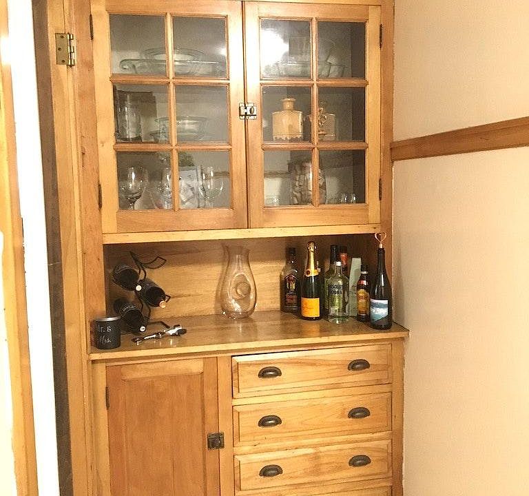 Buit-in Hutch