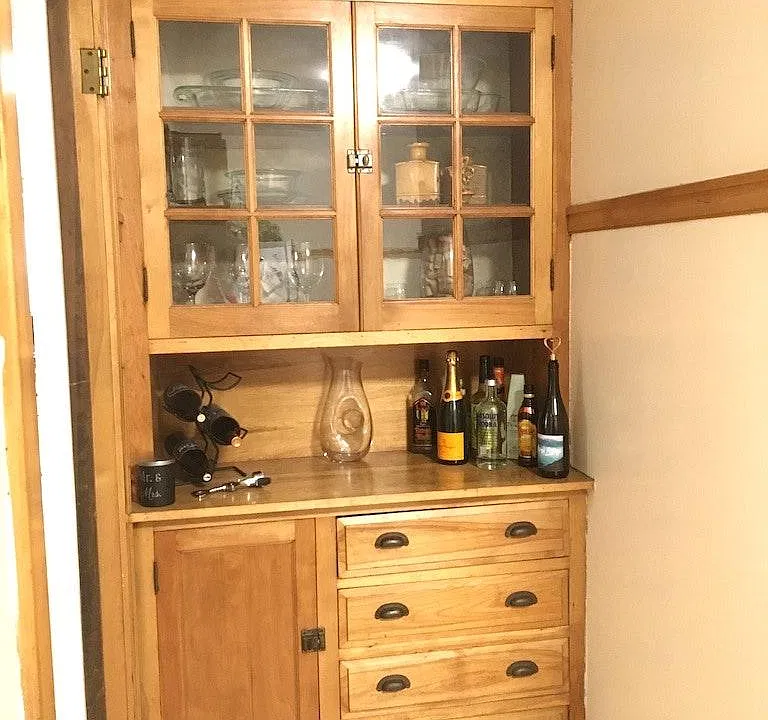 Buit-in Hutch
