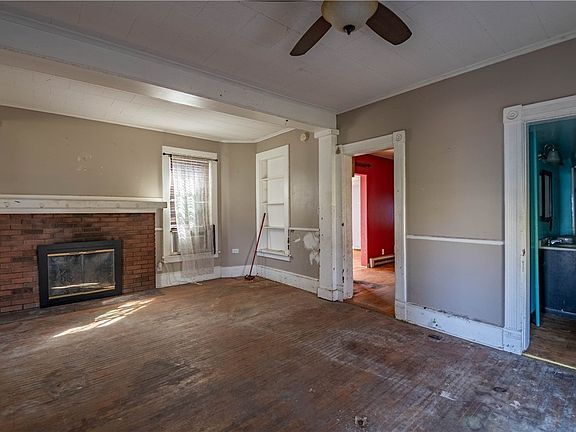 5th image of 701 E 3rd St