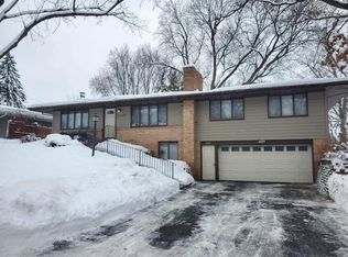 5520 Regis Trl NE, Fridley, MN 55432