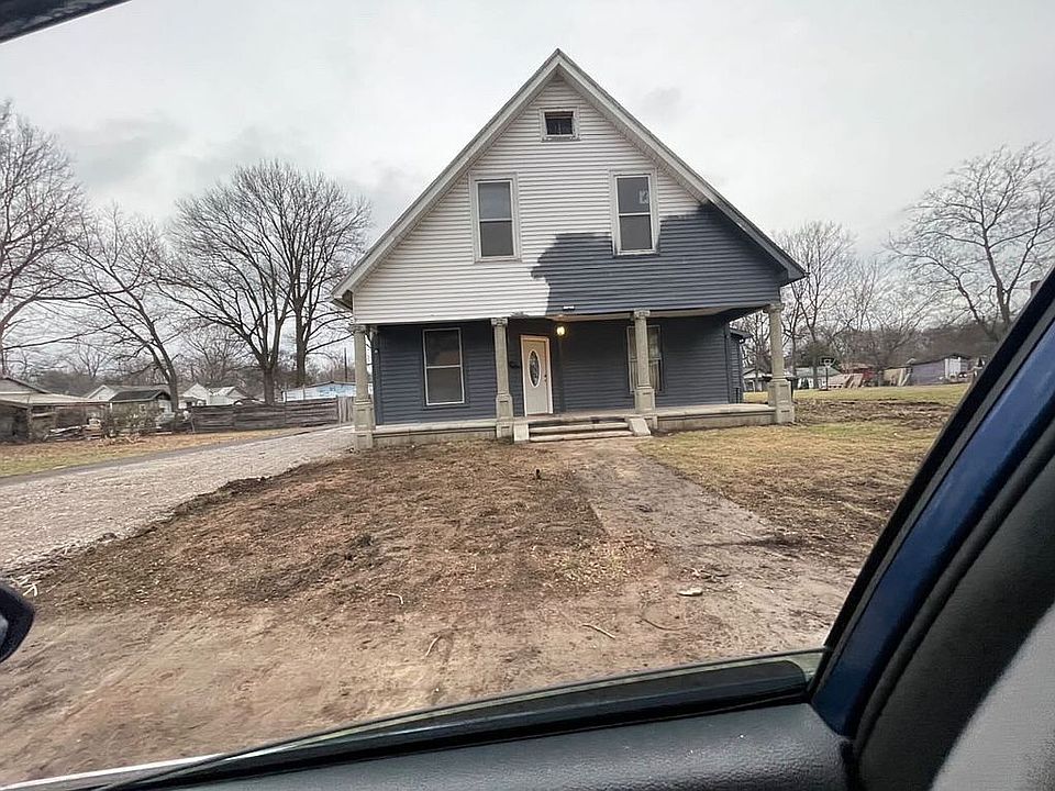 2nd image of 512 W 2nd St