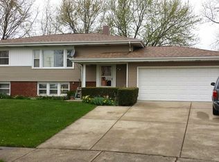 5 W Beechwood Ct, Buffalo Grove, IL 60089