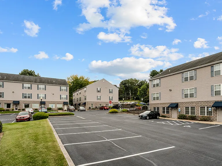 Hempfield Commons — Photo 22