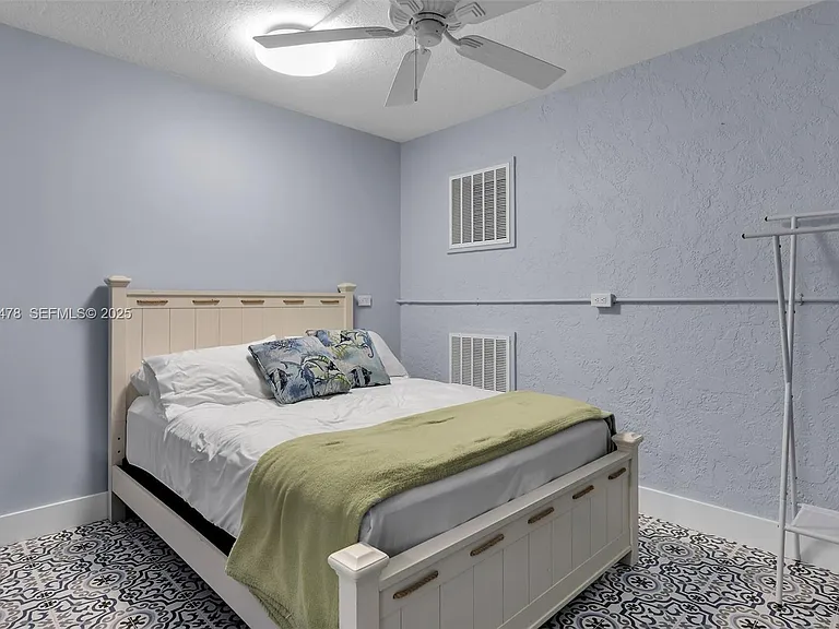 232 W Seaview Dr — Photo 18