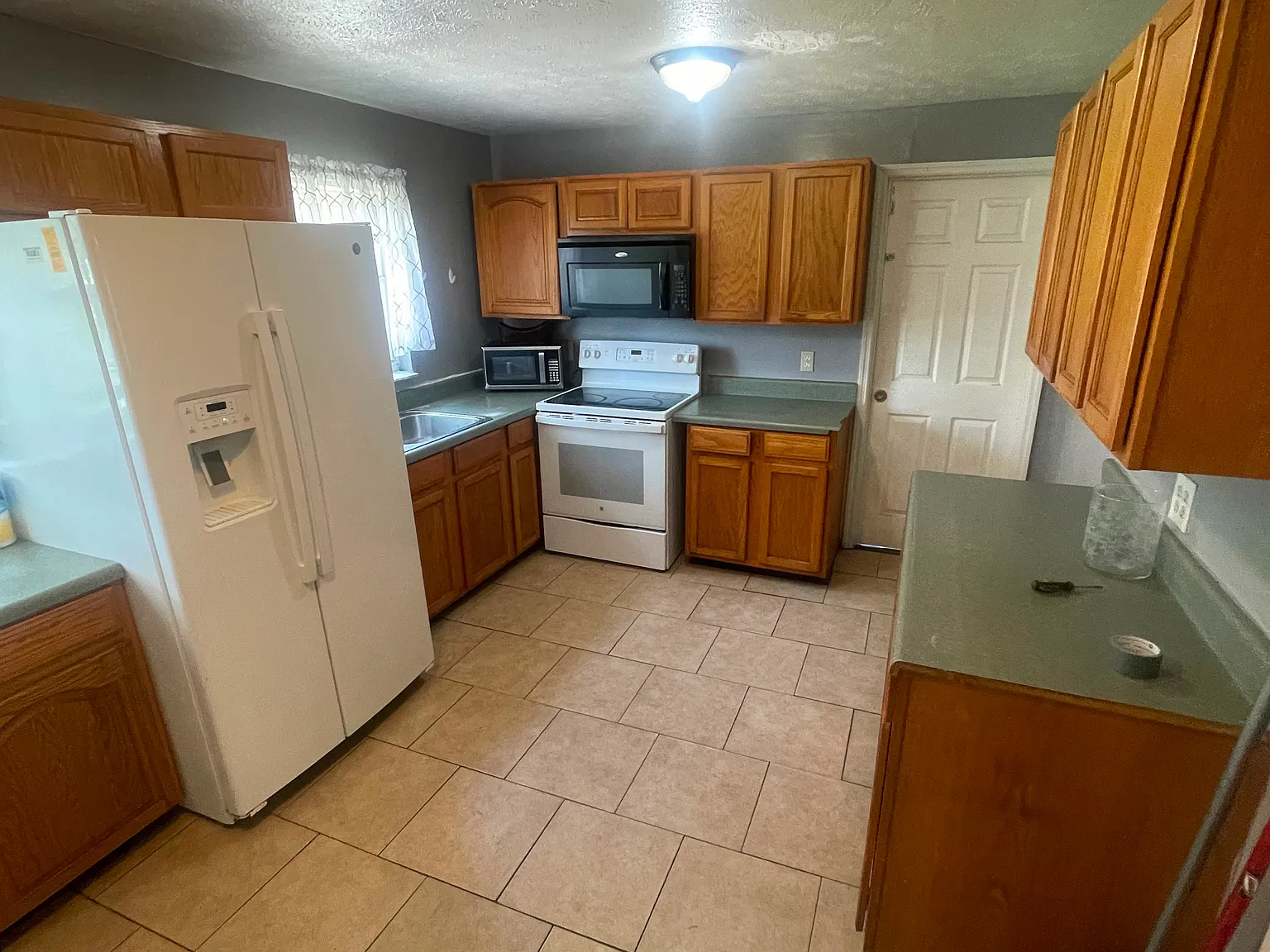 3 bed, 1550 sqft, $1,800 — Photo 3