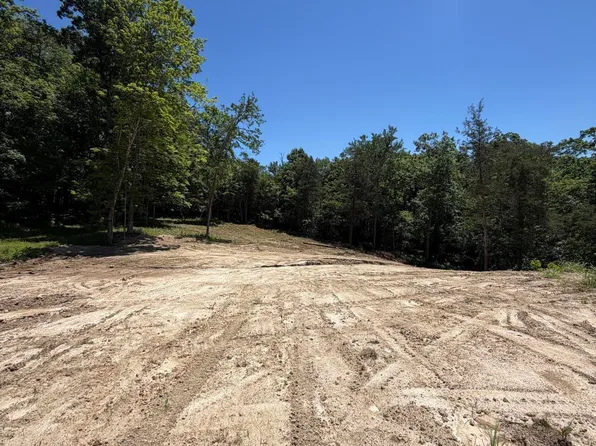 22 Wood Creek Dr, Shepherdsville, KY 40165