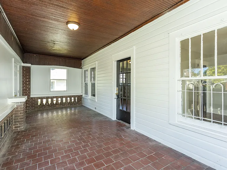 2715 Avenue H — Photo 3