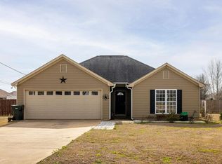 26 Honeysuckle Way, Fort Mitchell, AL 36856