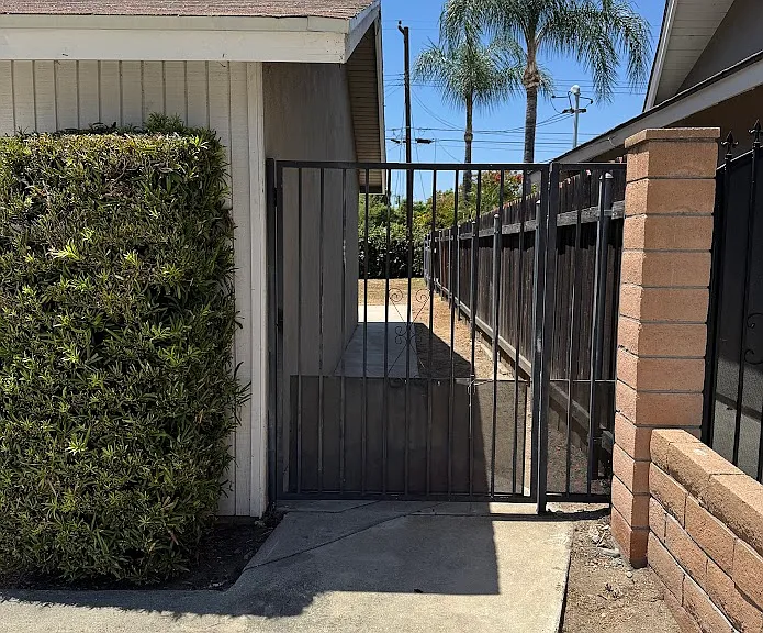 1227 N Garsden Ave — Photo 31
