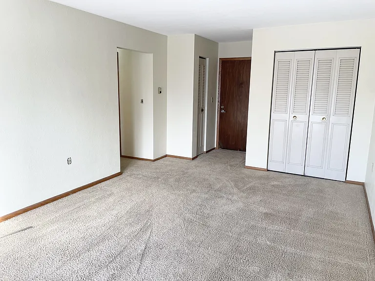 Como Lakes Apartments — Photo 16