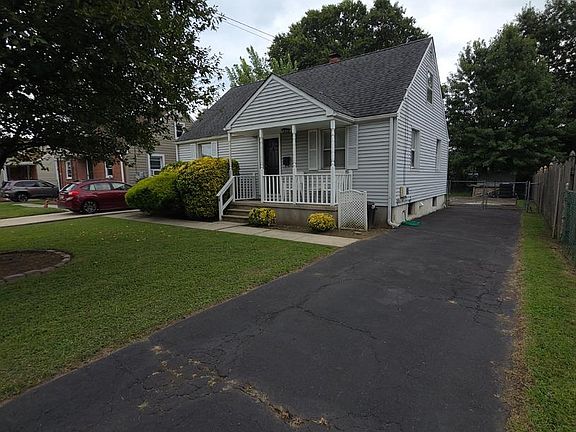 3rd image of 8 Stratford Ave