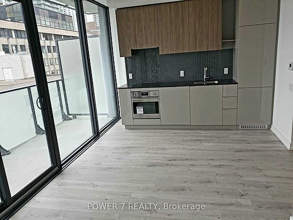 4th image of 161 Roehampton Ave #911